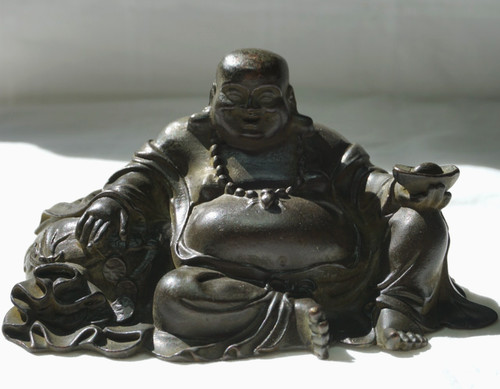 Lachender buddha aus messing - lachender,