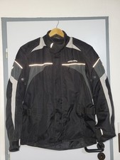 Motorradjacke und Hose mit