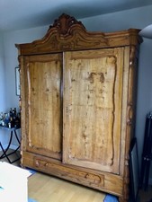 Biedermeier Dielenschrank im klassizistischem Stil um 1800