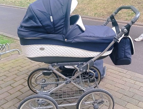 Kombikinderwagen der marke - kombikinderwagen,