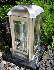 Grablaterne aus Edelstahl auf Granitsockel Orion, Grablampe Edelstahl, Grablicht