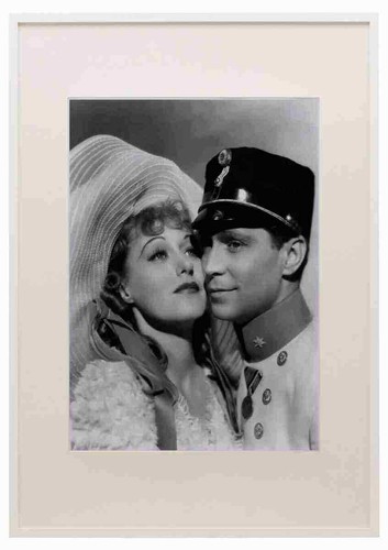 Tone franchot king steps out - king,