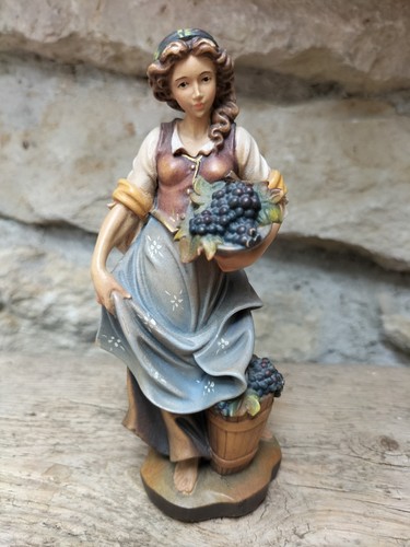 Holzfigur die traubenfrau - "die, traubenfrau"