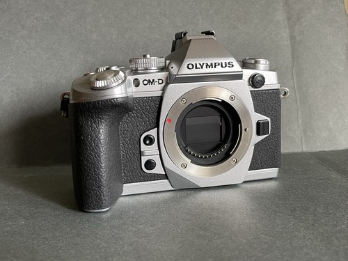 Olympus m1 silver - om-d,