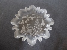 Weihnachtsteller Glas rund 24 cm gewellt Motiv Landschaft Mädchen