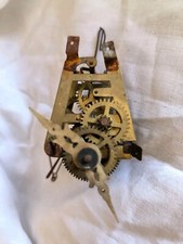 Kleines altes Uhrwerk Kuckucksuhr mit Zeiger  Platine ca. 5 x 4,5  cm 