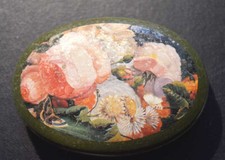 Alte Blechdose mit Blumen oval