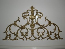 Wandrelief Wanddeko Ornament Messing massiv 61 x 34 cm