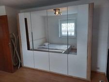Neuer Kleiderschrank mit
