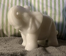 Kleiner Weißer Elefant Figur