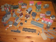 351| Konvolut meist TT Gebäude  Häuser Stadtmauer Siedlung Brückenteile usw.