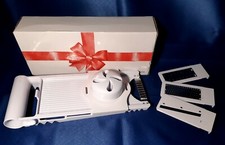 Küche - Hand Reibe Universal Haushalts Reibe Schnitzel 3 Einsätze Geschenk  Neu