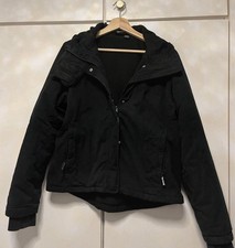 Schwarzer Windbreaker der