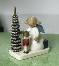 Engel mit Tannenbaum und