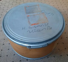 Große dose metall - metall/, karton