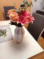 Blumenvase mit Kunstblumen