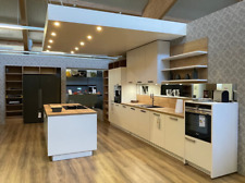 Nolte Ausstellungsküche  F17 Feel, 961 Weiß softmatt und E23 Chalet Eiche