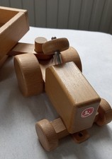 Traktor mit Anhänger-Holz Spielzeug - KONRAD KELLER - Bauernhof neuwertig