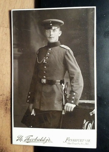 Stehender soldat uniform - in,