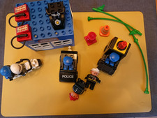 LEGO DUPLO -  Polizeistation - Gebäude -  Auto - Motorrad - mit Figuren