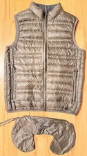 Ultraleichte s.Oliver Daunenweste Herren M mit praktischer Nackenkissen-Tasche
