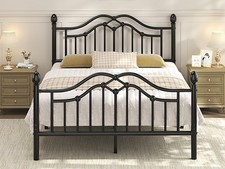 Bettgestell aus Metall mit