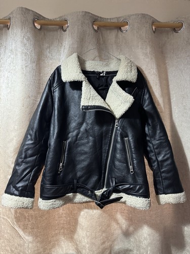 Schwarze lederjacke mit - schwarze,