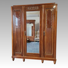 Antiker Kleiderschrank