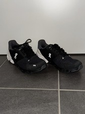 On Running Damenschuhe Größe 41 Schwarz – Top Zustand, kaum getragen