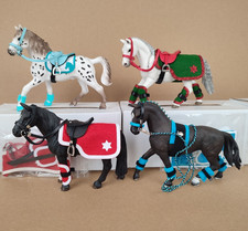 Schleich Pferde mit Zubehör Sattel Trense Decke Gamaschen