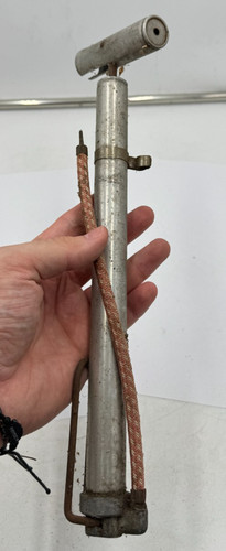 Antike fahrradpumpe mit - fahrradpumpe,