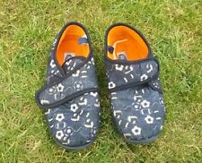 Relax Jungen Kinder Hausschuhe Freizeit Klett Textilschuhe Gr. 33 mit Fußbällen