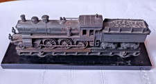 Metall-Lokomotive auf