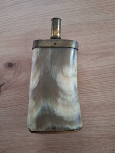 Horn pulverflasche mit - horn-pulverflasche,