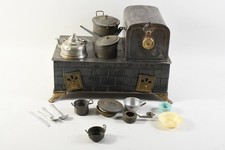 C25Z30- Antiker Gebrüder Bing Nürnberg Eisenblech Puppen Herd mit Zubehör