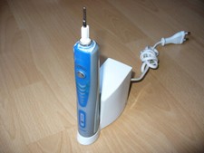 Ladestation BRAUN 4729 induktiv Bürste ( Type: 37328 )