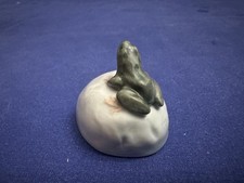 ältere Porzellanfigur Royal Copenhagen Nr. 507 Frosch auf Stein v. 1967 (2.)