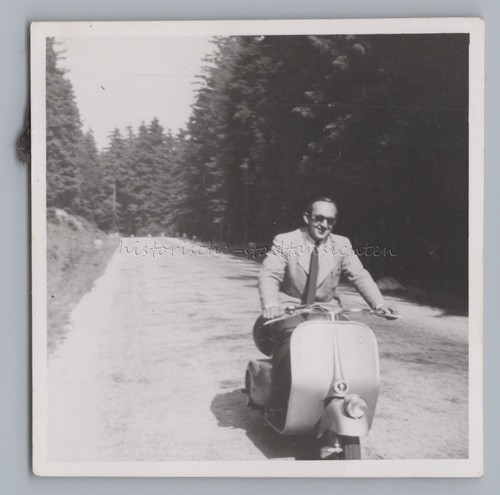 Mann auf motorroller vespa - mann, 98