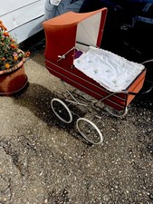 Vintage Puppenwagen – Retro Stil, gut erhalten