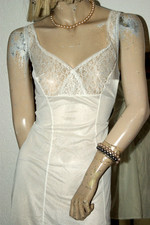 Bezauberndes Nylon Unterkleid