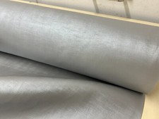 Silberner Stoff in Lederoptik