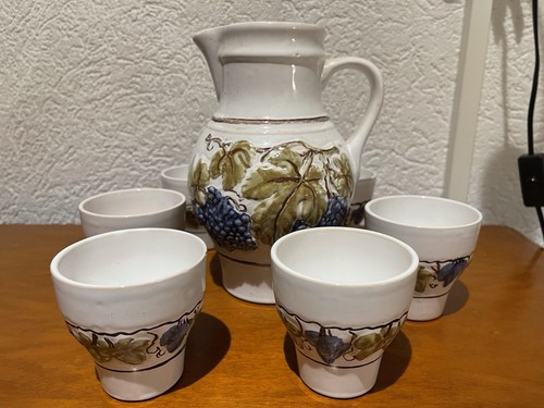 Weinkrug mit becher - weinkrug, keramik