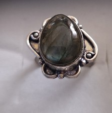 Schöner Damenring in