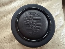 Hupenknopf PORSCHE 911 Carrera RS Turbo mit geprägtem Logo Schwarz MOMO Raid