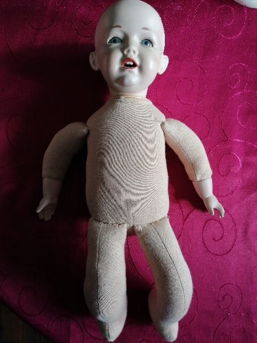 Stoffpuppe mit porzellankopf - stoffpuppe,