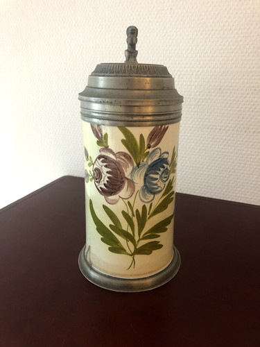 Antiker walzenkrug mit - walzenkrug,