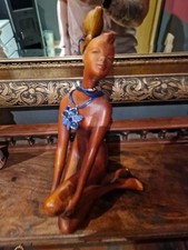 Schöne Figur Statue Frau aus