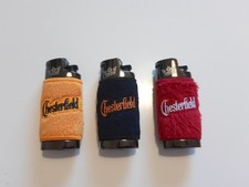 3x seltene Chesterfield Werbe-Feuerzeuge mit Plüsch-Hülle - Sammler-Set - Metall