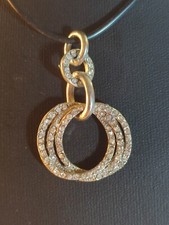 Damen zwei in eine Halskette