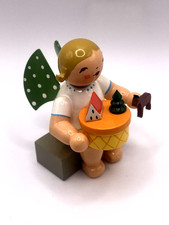 original Erzgebirge Wendt und Kühn Engel sitzend im Spielzeugdorf  TOP von Oma